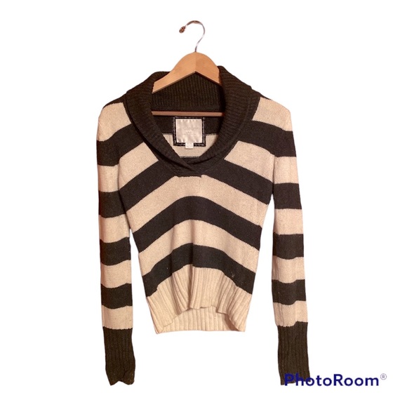 American Eagle Outfitters Sweaters - Vintage American Eagle Stripped Gray Women’s Sweater Size Medium